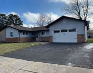 Unit for rent at 201 Redwood Ave, Elk Grove Village, IL, 60007