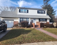 Unit for rent at 30 Iroquois, Farmingdale, NY, 11735