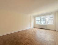 W 52nd St - Photo 1