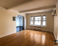 Christopher St - Photo 1