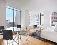 10 Hanover Square - Photo 1