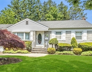 Unit for rent at 83 Knickerbocker Road, Plainview, NY, 11803