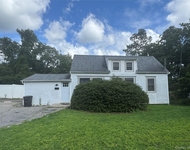 Unit for rent at 425 Landing Avenue, Smithtown, NY, 11787