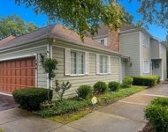 Unit for rent at 196 Westminster Way, Lincolnshire, IL, 60069