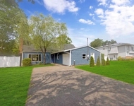 Unit for rent at 86 Sycamore Lane, Central Islip, NY, 11722