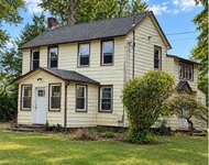 Unit for rent at 982 Nj-33, Freehold, NJ, 07728