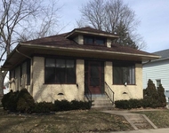 Unit for rent at 818 14th Avenue S, Clinton, IA, 52732