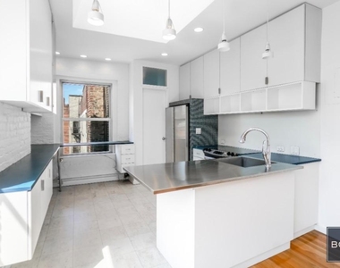 313 West 17th Street - Photo Thumbnail 1