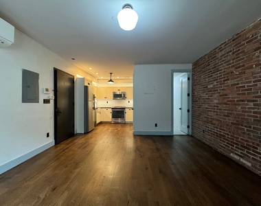 31 Brooklyn Avenue - Photo Thumbnail 1