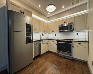 31 Brooklyn Avenue - Photo Thumbnail 3