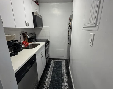 160 West 73rd Street - Photo Thumbnail 4