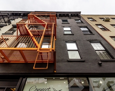 228 Manhattan Avenue - Photo Thumbnail 2