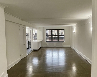 East 38th St /Lexington Ave - Photo Thumbnail 1