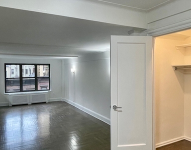 East 38th St /Lexington Ave - Photo Thumbnail 2
