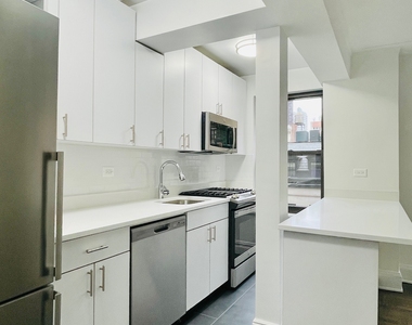 East 38th St /Lexington Ave - Photo Thumbnail 5