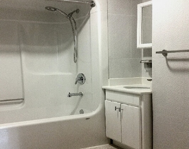 2503 23rd Street - Photo Thumbnail 6