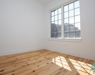 271 Metropolitan Avenue - Photo Thumbnail 3