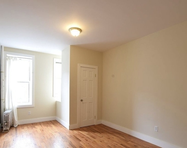 666 Hancock Street - Photo Thumbnail 4
