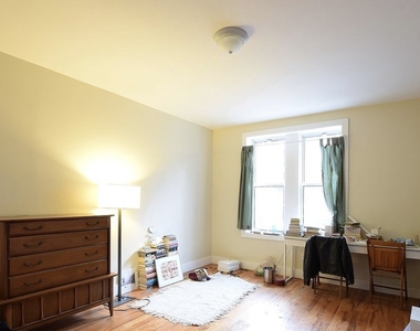 666 Hancock Street - Photo Thumbnail 3