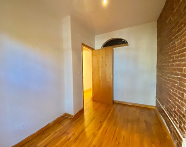 891 Bergen Street - Photo Thumbnail 4