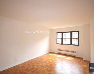 165 East 35th Street - Photo Thumbnail 4