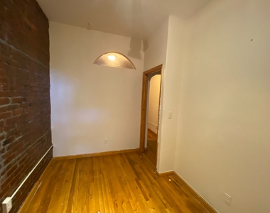 891 Bergen Street - Photo Thumbnail 3