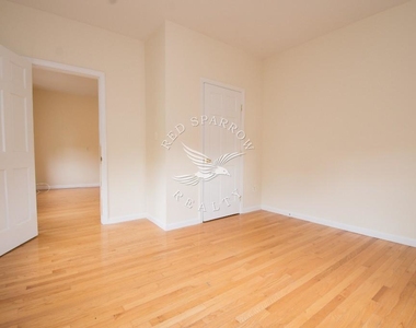 21-83 Steinway Street - Photo Thumbnail 7