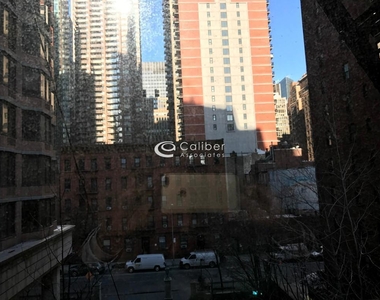 241 East 38th Street - Photo Thumbnail 8