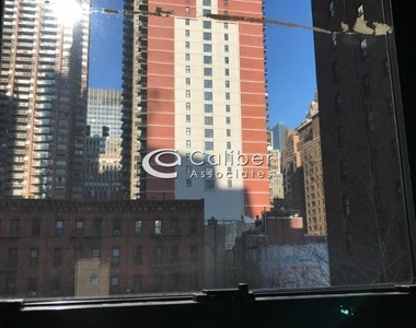 241 East 38th Street - Photo Thumbnail 7