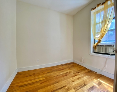 711 St Marks Avenue - Photo Thumbnail 2