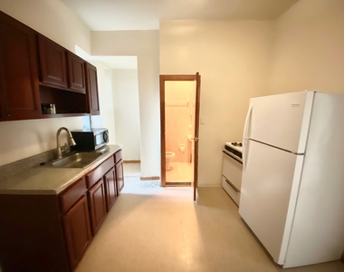 206 Scholes Street - Photo Thumbnail 4