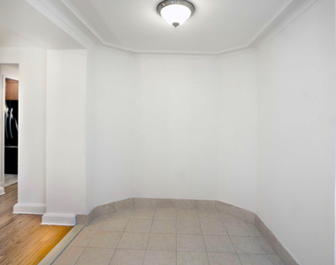 West 58th street - Photo Thumbnail 4