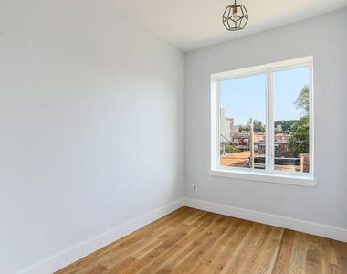 668 Rutland Road - Photo Thumbnail 3