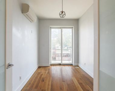668 Rutland Road - Photo Thumbnail 6