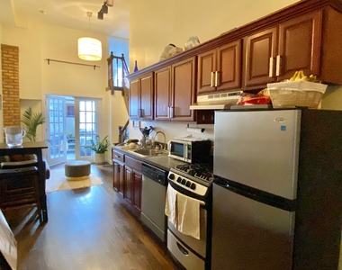 295 Maujer Street - Photo Thumbnail 1