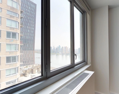 401 East 34th Street - Photo Thumbnail 6