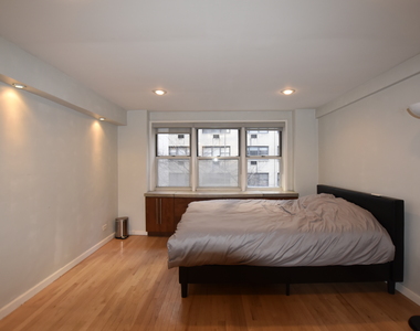 321 East 45th - Photo Thumbnail 0