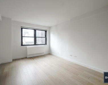 222 East 39th Street - Photo Thumbnail 3