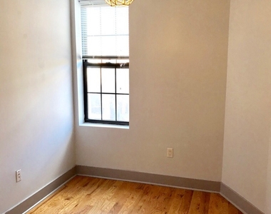 292 Bedford Ave - Photo Thumbnail 6