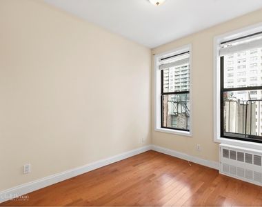 321 East 85th St - Photo Thumbnail 2