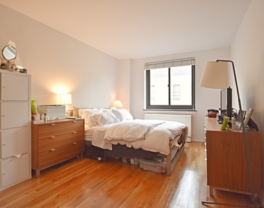 284 Mott St - Photo Thumbnail 3