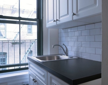 Charming UES studio with separate kitchen, dining, and living space! - Photo Thumbnail 4