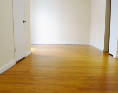 Charming UES studio with separate kitchen, dining, and living space! - Photo Thumbnail 2