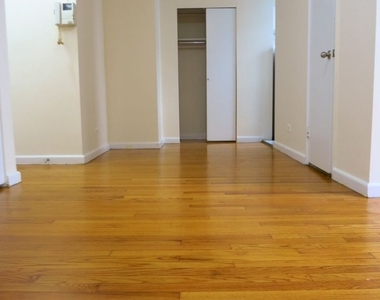 Charming UES studio with separate kitchen, dining, and living space! - Photo Thumbnail 1