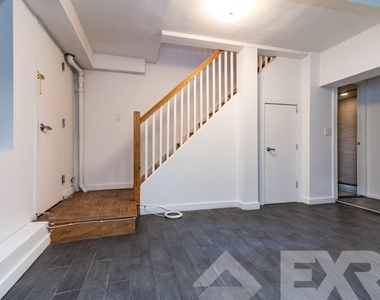 Spacious 4 bedroom apartment in Williamsburg - Photo Thumbnail 2