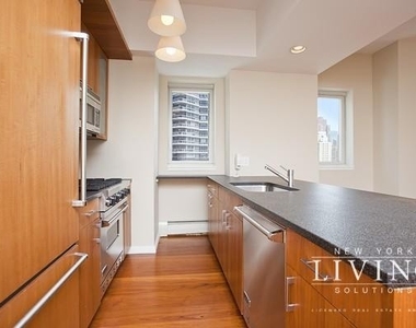 205 East 59th Street - Photo Thumbnail 1