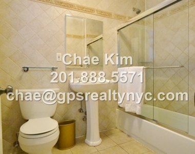 143 East 30th Street - Photo Thumbnail 2