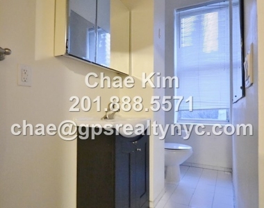 523 East 12th Street - Photo Thumbnail 4