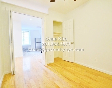 216 East 36th Street - Photo Thumbnail 2