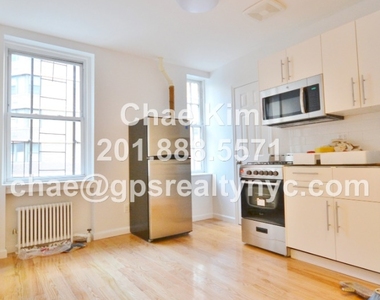 216 East 36th Street - Photo Thumbnail 1